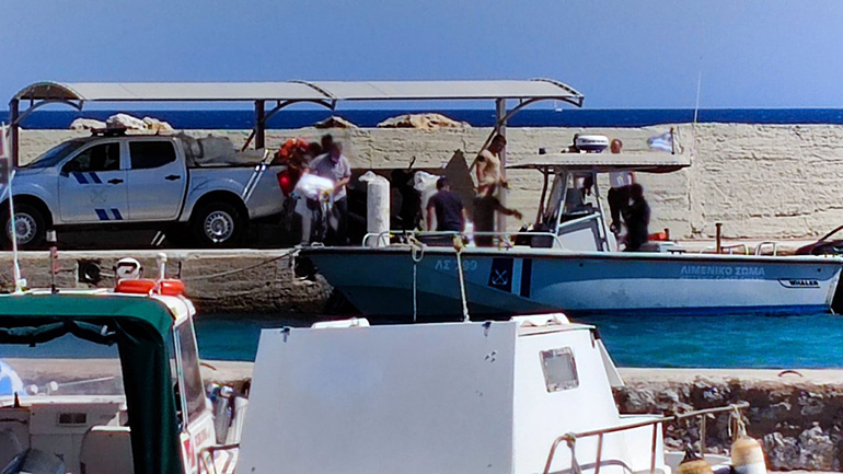 Το Λιμενικό πραγματοποιεί έλεγχο για τυχόν θαλάσσια ρύπανση από το πλοίο που βυθίστηκε στο Μυρτώο Πέλαγος